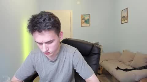 Snapshot of scooby_r chatting on 03/03/25, 04:46 Thomas brunette and Alex blond online show from 03/03/25, 04:46