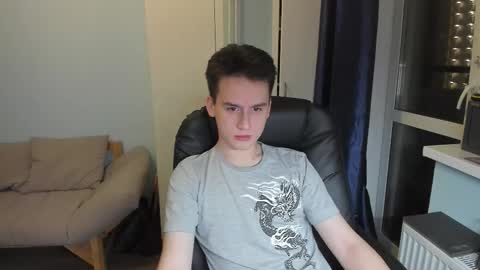 Snapshot of scooby_r chatting on 11/04/25, 04:33 Thomas brunette and Alex blond online show from 11/04/25, 04:33