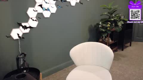 Snapshot of scout_has_fun chatting on 10/20/25, 01:22 Scout has fun online show from 10/20/25, 01:22