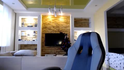 Elizabeth  online show from 12/20/24, 12:16