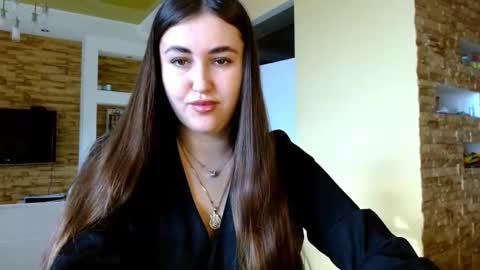 Elizabeth  online show from 10/16/25, 06:47