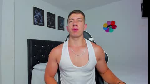 Snapshot of sean_brownx chatting on 02/28/25, 11:47 Sean online show from 02/28/25, 11:47