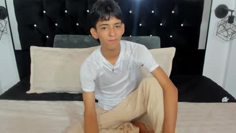 Snapshot of sebas_cat chatting on 10/15/25, 10:10 Sebastian Alvarez online show from 10/15/25, 10:10