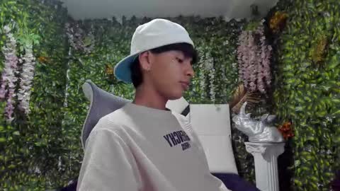 Snapshot of sebas_lover_ chatting on 10/17/25, 09:50 SEBASTIAN online show from 10/17/25, 09:50