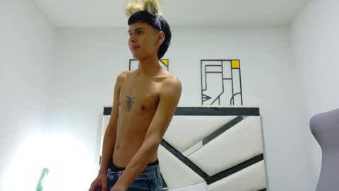 Snapshot of sebas_lover_ chatting on 11/15/25, 12:41 SEBASTIAN online show from 11/15/25, 12:41