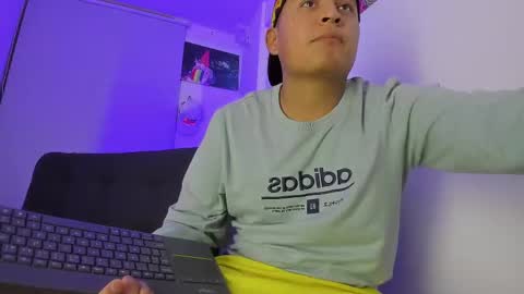 Snapshot of sebastian_col chatting on 02/11/25, 04:22 Sebastian Col online show from 02/11/25, 04:22