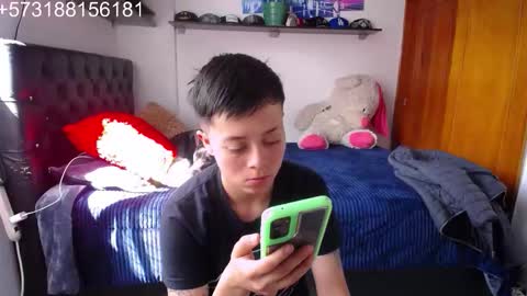 Snapshot of sebastian_posse chatting on 11/19/25, 06:52 Myystiic online show from 11/19/25, 06:52