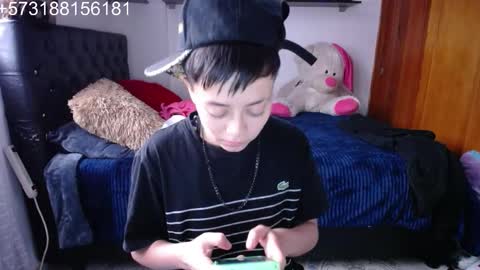 Snapshot of sebastian_posse chatting on 11/21/25, 08:18 Myystiic online show from 11/21/25, 08:18