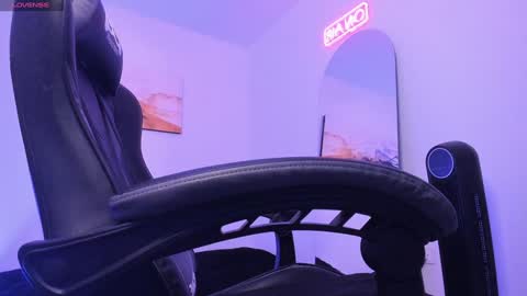 Snapshot of sebastianortizm chatting on 12/28/24, 11:26 Lucian Sinclair online show from 12/28/24, 11:26