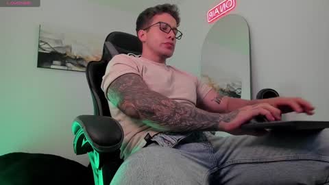 Snapshot of sebastianortizm chatting on 01/24/25, 12:52 Lucian Sinclair online show from 01/24/25, 12:52