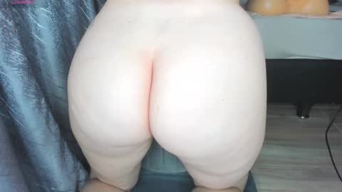 Snapshot of secret_daniell1 chatting on 10/04/25, 11:19 Daniela online show from 10/04/25, 11:19