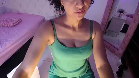 Snapshot of seductress_malia chatting on 10/14/25, 01:45 seductress_malia online show from 10/14/25, 01:45