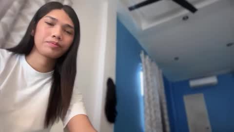 Snapshot of seductress_ph chatting on 10/13/25, 12:21 sara online show from 10/13/25, 12:21