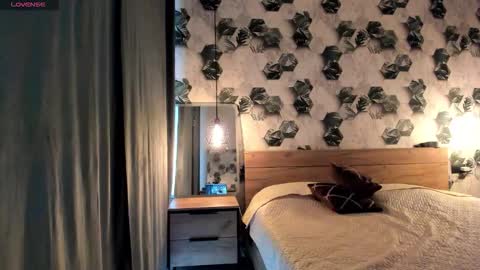 Snapshot of selena_rase chatting on 10/22/25, 04:02 Selena online show from 10/22/25, 04:02