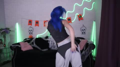 Snapshot of selenairis chatting on 10/28/25, 09:17 selenairis online show from 10/28/25, 09:17