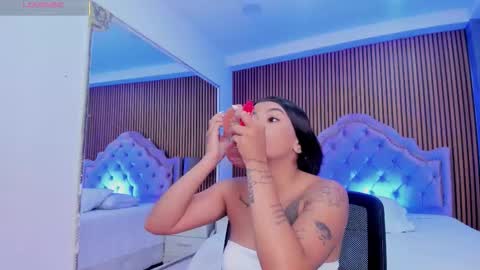 selenastonne online show from 10/19/25, 07:47