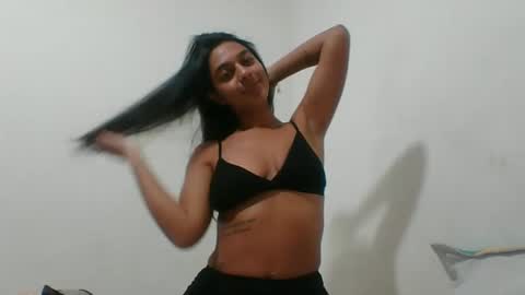 Snapshot of selene_azahar chatting on 09/19/25, 01:29 selene online show from 09/19/25, 01:29