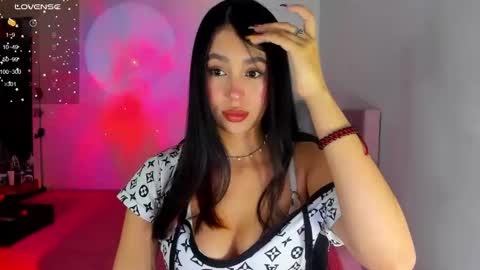 Snapshot of selene_e chatting on 02/20/25, 01:46 Karol. online show from 02/20/25, 01:46
