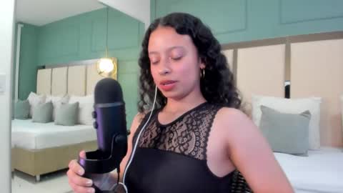 Snapshot of selene_rousse chatting on 09/19/25, 03:08 Selene Rousse online show from 09/19/25, 03:08