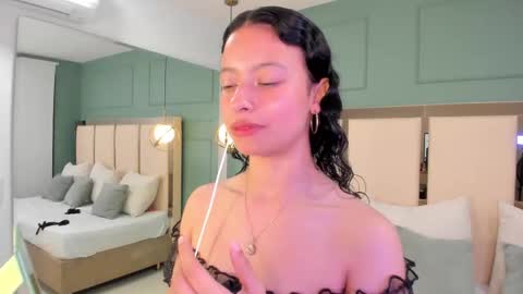 Snapshot of selene_rousse chatting on 10/04/25, 03:26 Selene Rousse online show from 10/04/25, 03:26