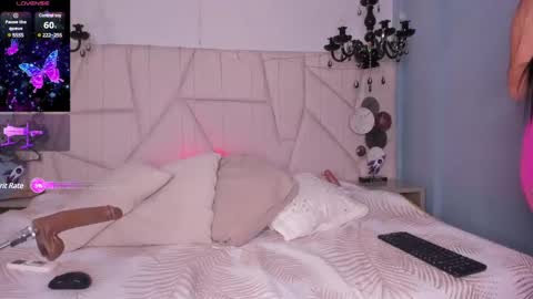 Snapshot of selenee__ chatting on 02/01/25, 03:39 Selenee online show from 02/01/25, 03:39