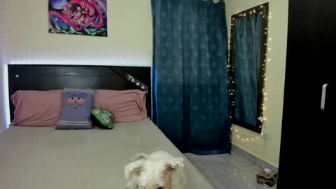 Snapshot of selenestark chatting on 01/17/25, 02:39 Sele online show from 01/17/25, 02:39