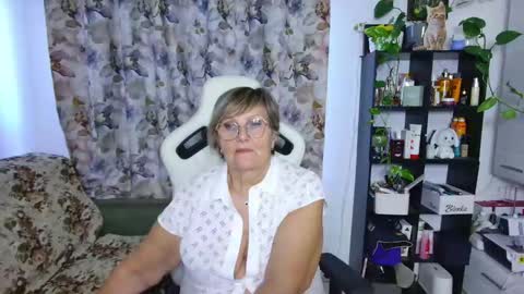 Selenna online show from 01/04/25, 06:09