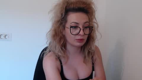 Selenna online show from 10/30/25, 11:44