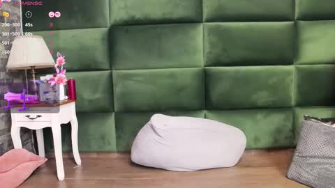 Snapshot of selensummer chatting on 10/12/25, 07:02 Selen online show from 10/12/25, 07:02