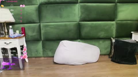 Snapshot of selensummer chatting on 10/26/25, 08:04 Selen online show from 10/26/25, 08:04