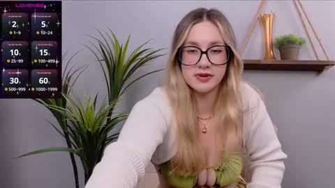 Snapshot of selina_thick chatting on 09/24/25, 02:26 Selina Mae online show from 09/24/25, 02:26