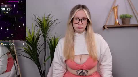 Snapshot of selina_thick chatting on 10/25/25, 03:36 Selina Mae online show from 10/25/25, 03:36