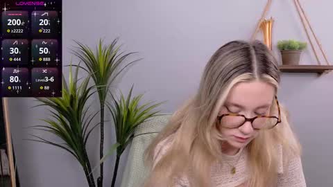 Snapshot of selina_thick chatting on 10/26/25, 03:12 Selina Mae online show from 10/26/25, 03:12