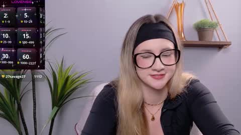 Snapshot of selina_thick chatting on 11/27/25, 04:14 Selina Mae online show from 11/27/25, 04:14