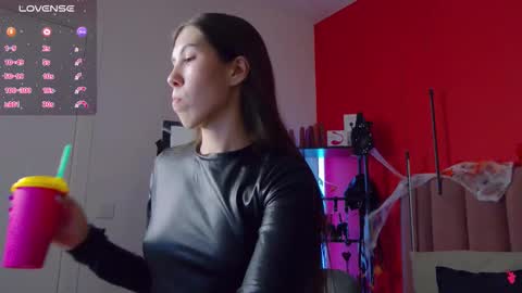 Snapshot of sellashine chatting on 10/17/25, 01:42 Nicole online show from 10/17/25, 01:42