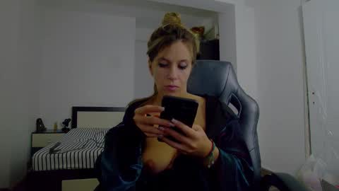 sellena_angel online show from 11/19/25, 09:48