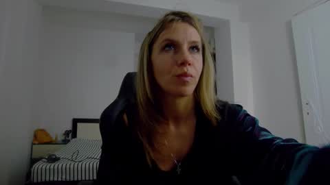 sellena_angel online show from 11/22/25, 10:03