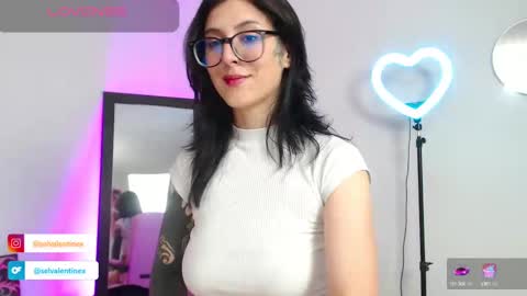 Snapshot of selvalentinex chatting on 02/20/25, 02:40 online show from 02/20/25, 02:40