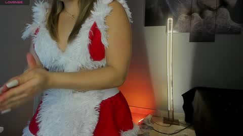 Snapshot of selyn_ chatting on 12/07/24, 11:40 Selyn online show from 12/07/24, 11:40
