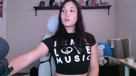 Snapshot of sen_and_sin chatting on 10/17/25, 03:42 Sen online show from 10/17/25, 03:42