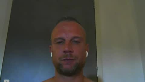 Snapshot of sence08 chatting on 10/27/25, 11:47 sence08 online show from 10/27/25, 11:47