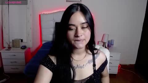 Snapshot of sendella_ chatting on 10/27/25, 12:42 Sendella online show from 10/27/25, 12:42