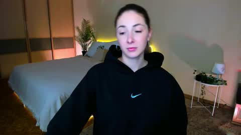 sensitiveheartt online show from 10/08/25, 06:49