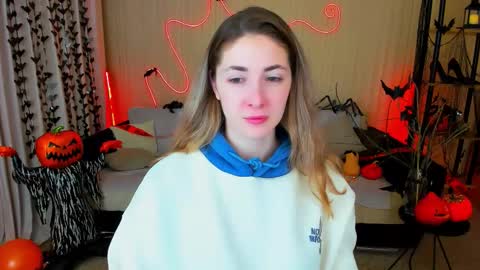 sensitiveheartt online show from 10/24/25, 08:16