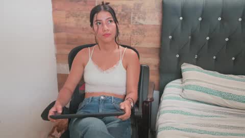Snapshot of senssual_goddess chatting on 03/04/25, 10:16 senssual_goddess online show from 03/04/25, 10:16