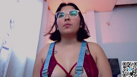 Snapshot of sensual_flame chatting on 12/25/24, 10:48 Camille and sophie online show from 12/25/24, 10:48