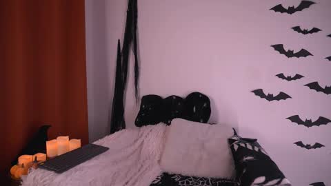 Snapshot of sensual_jassmine chatting on 10/15/25, 05:02 Jasmine online show from 10/15/25, 05:02