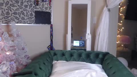 Snapshot of sensual_paradise_ chatting on 02/20/25, 11:32 V online show from 02/20/25, 11:32