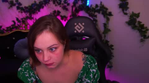 Snapshot of sensualalicee chatting on 10/27/25, 02:54 sensualalicee online show from 10/27/25, 02:54