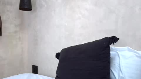 Snapshot of sensualalien chatting on 10/18/25, 07:14 Cam online show from 10/18/25, 07:14